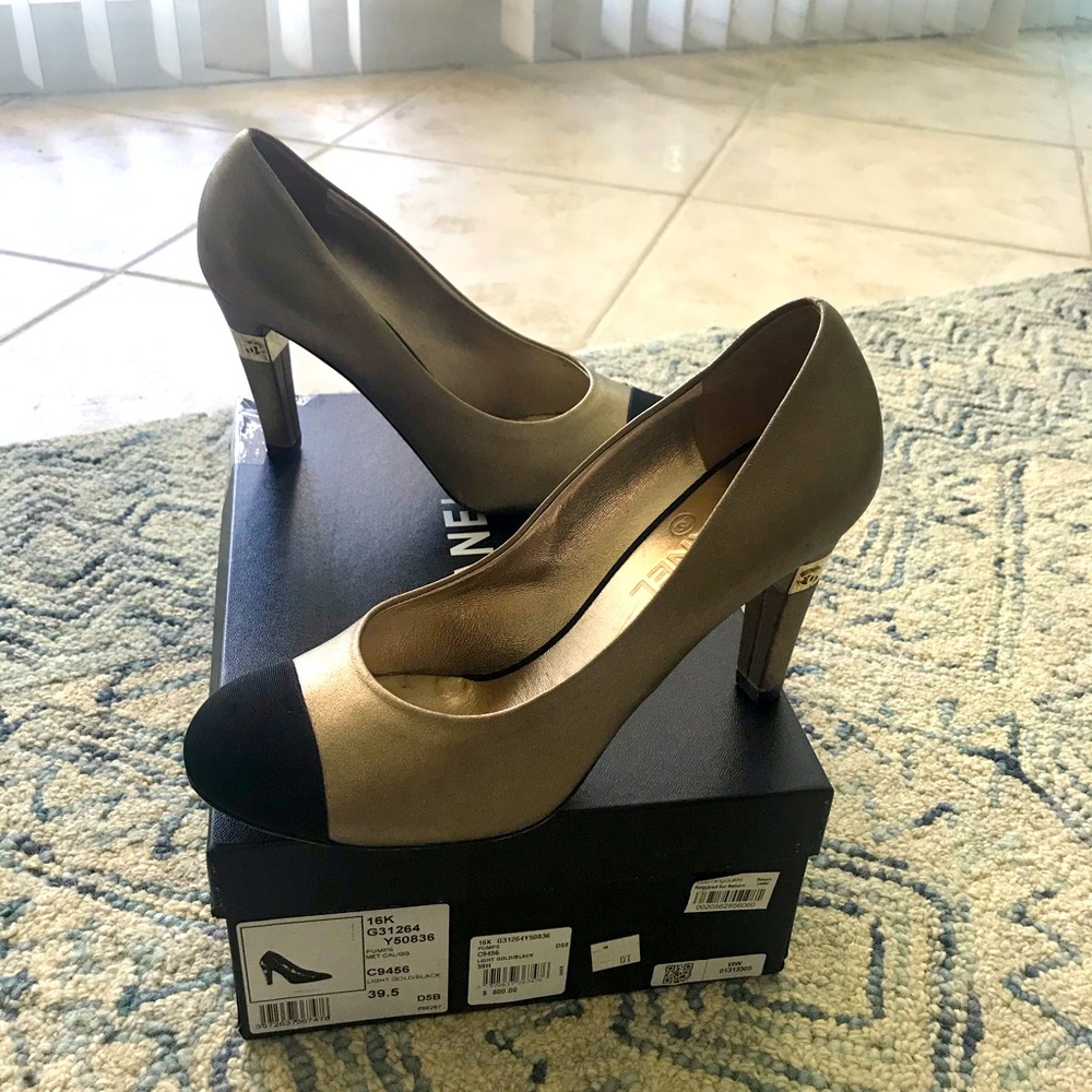 Chanel Gold Black Cap Toe CC Pumps + Box 39.5